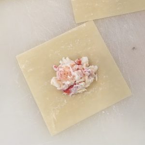 This shortcut lobster ravioli recipe uses wonton wrappers instead of fresh pasta! Easy enough for weeknight dinner. #lobster #lobsterravioli